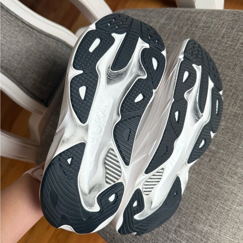 Women’s Hoka Skyflow Sneaker - Picture 3 of 8